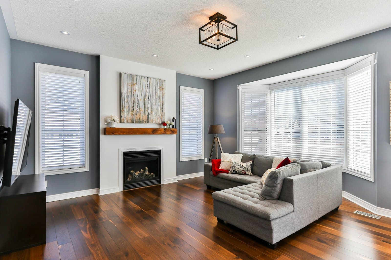 Hillside Estate with Panoramic Valley Views, photo 5 of 5