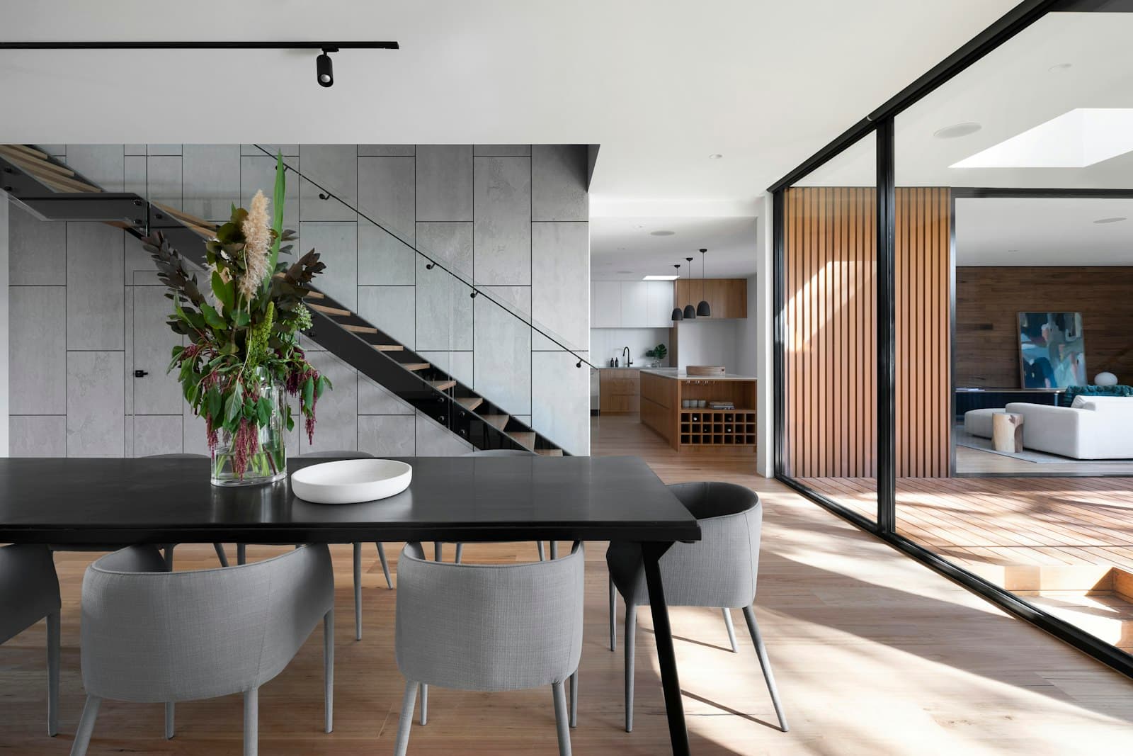 Hillside Estate with Panoramic Valley Views, photo 3 of 5